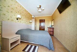 Гостиница Башня Севастополь Стандартный 2-х местный номер с двуспальной кроватью-9