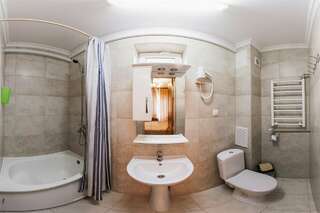 Гостиница Башня Севастополь Стандартный 2-х местный номер с двуспальной кроватью-2